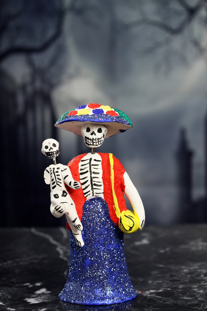 Halloween Messico Day of Dead Mother and Child in Graveyard
